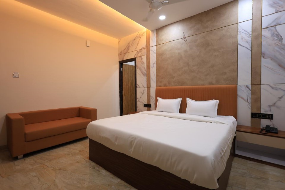 Hotel Anmol One Room Section 2